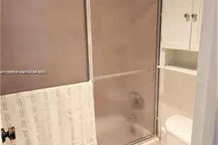 100 Bayview Dr, Sunny Isles Beach, FL 33160 - Photo 17