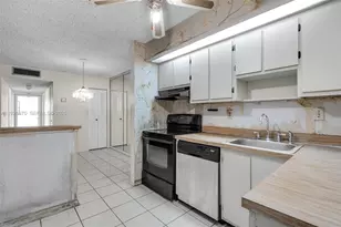 907 NE 199th St, Miami, FL 33179 - Photo 15