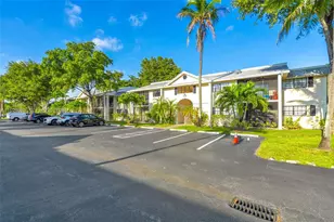 907 NE 199th St, Miami, FL 33179 - Photo 3