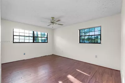 907 NE 199th St #101, Miami, FL 33179 - Photo 19