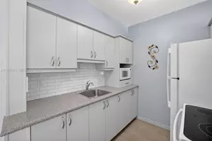 800 SW 10th Terrace, Hallandale Beach, FL 33009 - Photo 9