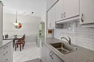 800 SW 10th Terrace, Hallandale Beach, FL 33009 - Photo 11