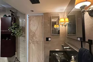 600 NE 36th St, Miami, FL 33137 - Photo 17