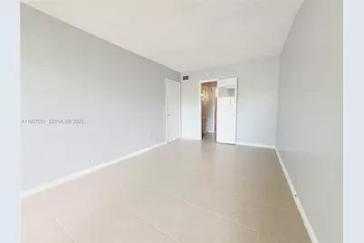 400 NE 18th Ave #104, Homestead, FL 33033 - Photo 9