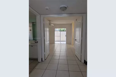 2485 W 76th St Apt 109, Hialeah, FL 33016 - Photo 5