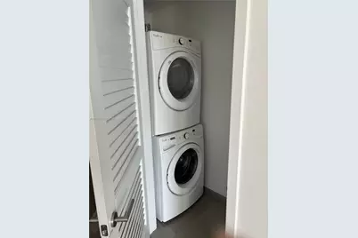 68 SE 6th St #1008, Miami, FL 33131 - Photo 11