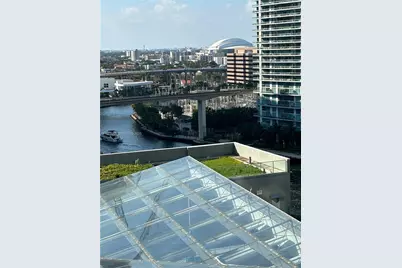 68 SE 6th St #1008, Miami, FL 33131 - Photo 3