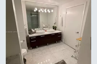 253 NE 2nd St #1501, Miami, FL 33132 - Photo 9