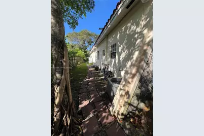 6400 SW 63rd Ave, South Miami, FL 33143 - Photo 5