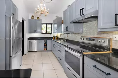 887 NE 145th St, North Miami, FL 33161 - Photo 11