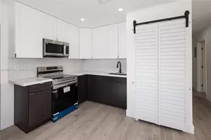 3017 NW 2nd St, Pompano Beach, FL 33069 - Photo 9