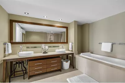 495 Brickell Ave #2405, Miami, FL 33131 - Photo 19