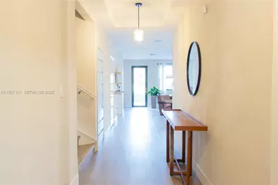 8800 NW 98th Ct, Doral, FL 33178 - Photo 7