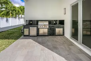 8272 NW 34th Dr, Doral, FL 33122 - Photo 5