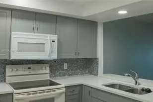 9421 Evergreen Pl, Davie, FL 33324 - Photo 5