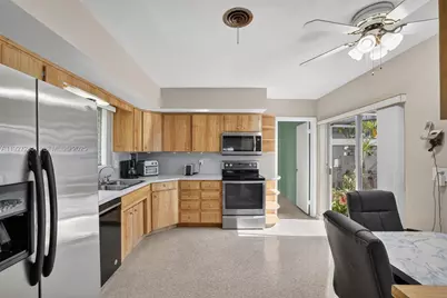 131 SW 58th Ave, Plantation, FL 33317 - Photo 17
