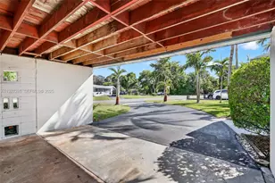 131 SW 58th Ave, Plantation, FL 33317 - Photo 9