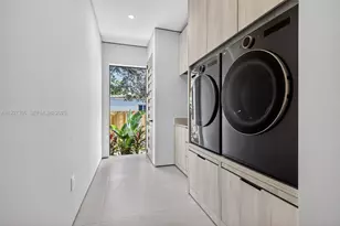 1008 NE 114th St, Biscayne Park, FL 33161 - Photo 55