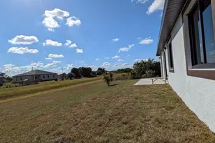 8033 Oakleaf Cir, Labelle, FL 33935 - Photo 23