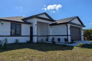 8033 Oakleaf Cir, Labelle, FL 33935 - Photo 3