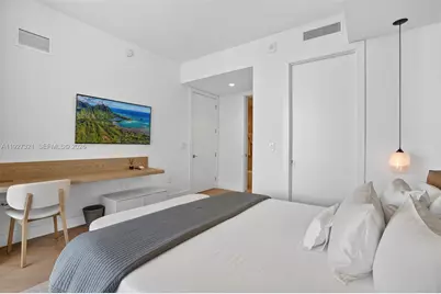 5775 Collins Ave #605, Miami Beach, FL 33140 - Photo 19