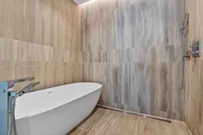 5775 Collins Ave #605, Miami Beach, FL 33140 - Photo 21