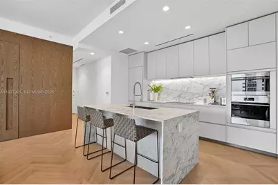 5775 Collins Ave #605, Miami Beach, FL 33140 - Photo 7