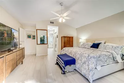 15230 Wilshire Way, Pembroke Pines, FL 33027 - Photo 15