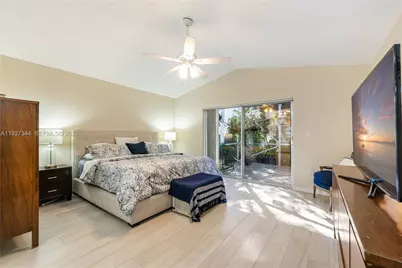 15230 Wilshire Way, Pembroke Pines, FL 33027 - Photo 13