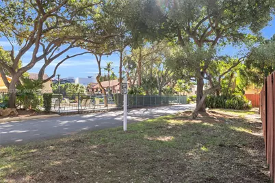 10080 SW 77th Ct, Miami, FL 33156 - Photo 25