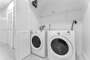 1541 NW 1st Ct, Miami, FL 33136 - Photo 11