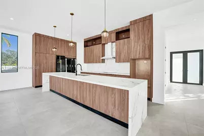 13023 Davie Oaks Dr, Davie, FL 33325 - Photo 9