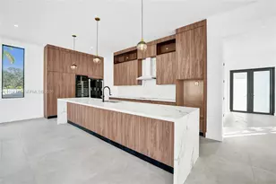 13023 Davie Oaks Dr, Davie, FL 33325 - Photo 9