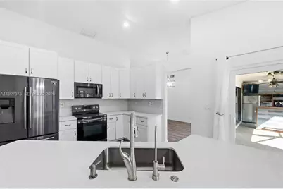 5197 NW 58th Ter, Coral Springs, FL 33067 - Photo 11