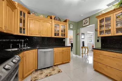 4110 W 7th Ln, Hialeah, FL 33012 - Photo 19