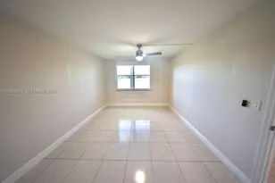 9450 Poinciana Pl, Davie, FL 33324 - Photo 7