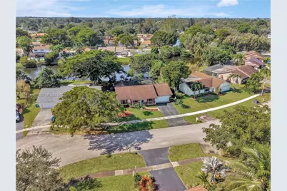 8674 SW 50th St, Cooper City, FL 33328 - Photo 5