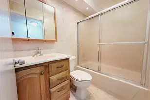 18815 NW 62nd Ave, Hialeah, FL 33015 - Photo 7