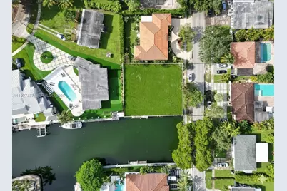 12735 Ixora Rd, North Miami, FL 33181 - Photo 11