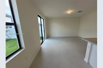 11125 W 33rd Ct, Hialeah, FL 33018 - Photo 9