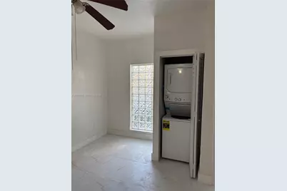 568 SW 3rd St #Left 566, Miami, FL 33130 - Photo 3