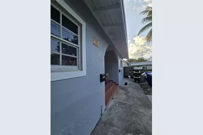 568 SW 3rd St #Left 566, Miami, FL 33130 - Photo 9