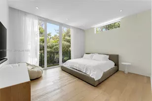 335 W 46th St, Miami Beach, FL 33140 - Photo 33