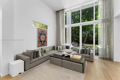 335 W 46th St, Miami Beach, FL 33140 - Photo 7