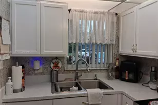 8841 NW Sunrise Lakes Blvd, Sunrise, FL 33322 - Photo 7