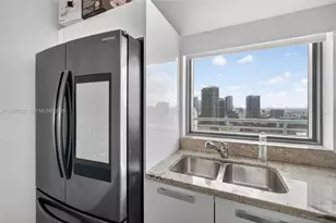 601 NE 36th St, Miami, FL 33137 - Photo 15