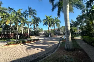 13017 S Riverwalk Cir S, Plantation, FL 33325 - Photo 5
