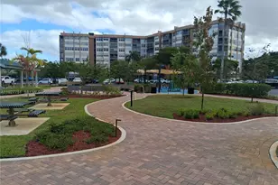 1000 St Charles Pl, Pembroke Pines, FL 33026 - Photo 25