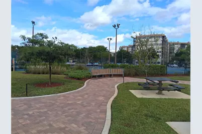 1000 Saint Charles Pl #L2, Pembroke Pines, FL 33026 - Photo 21