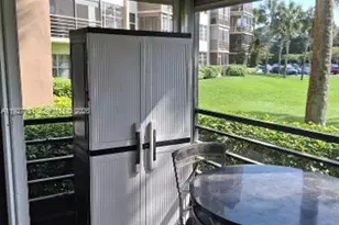 1000 St Charles Pl, Pembroke Pines, FL 33026 - Photo 15
